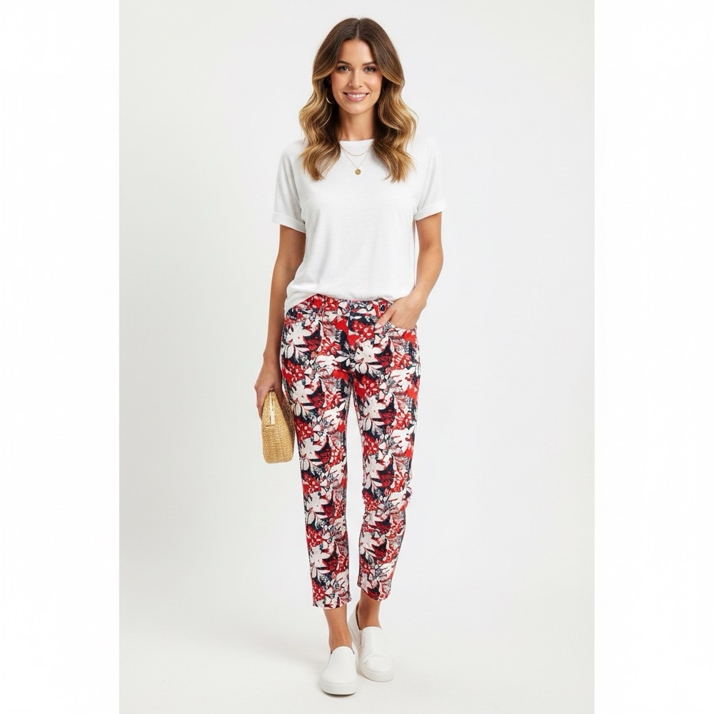 Reitmans | Vibrant Red and Navy Tropical Patterned Floral 7/8 Capri Pants - Picture 3 of 15